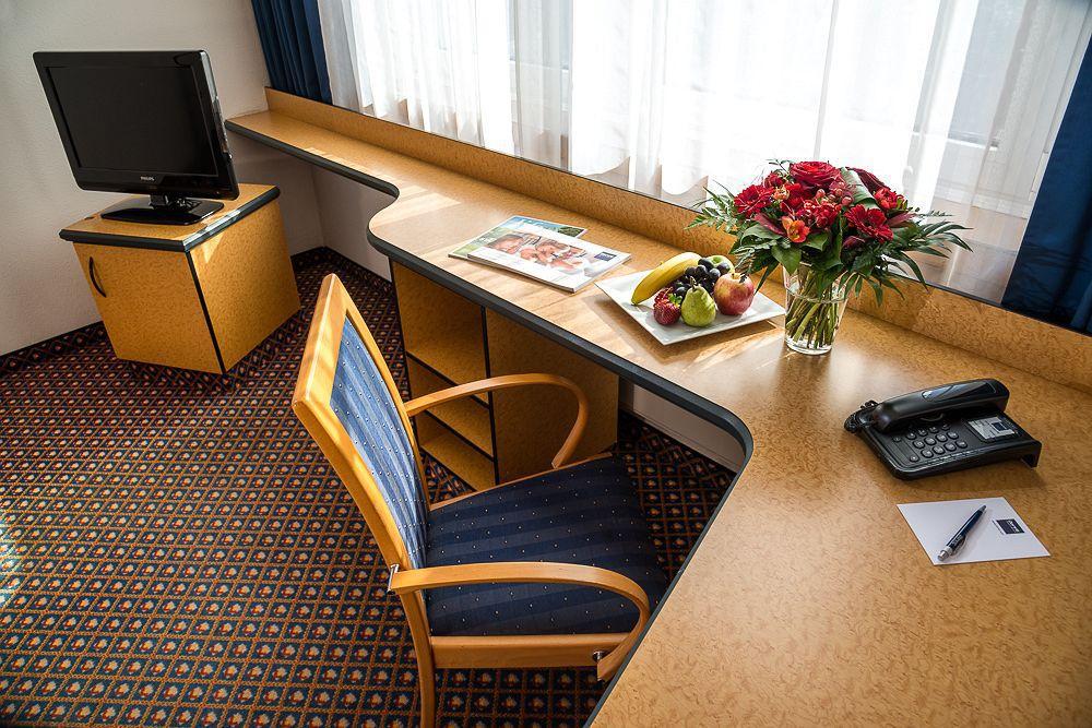 Dorint Airport-Hotel Berlin-Tegel Экстерьер фото