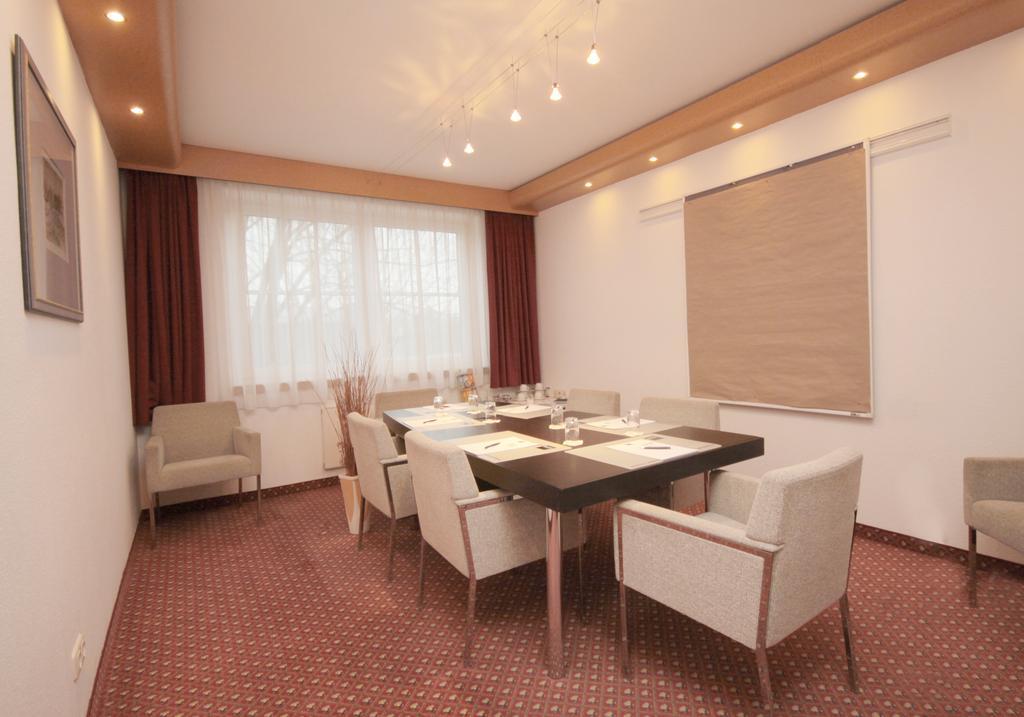 Dorint Airport-Hotel Berlin-Tegel Бизнес фото