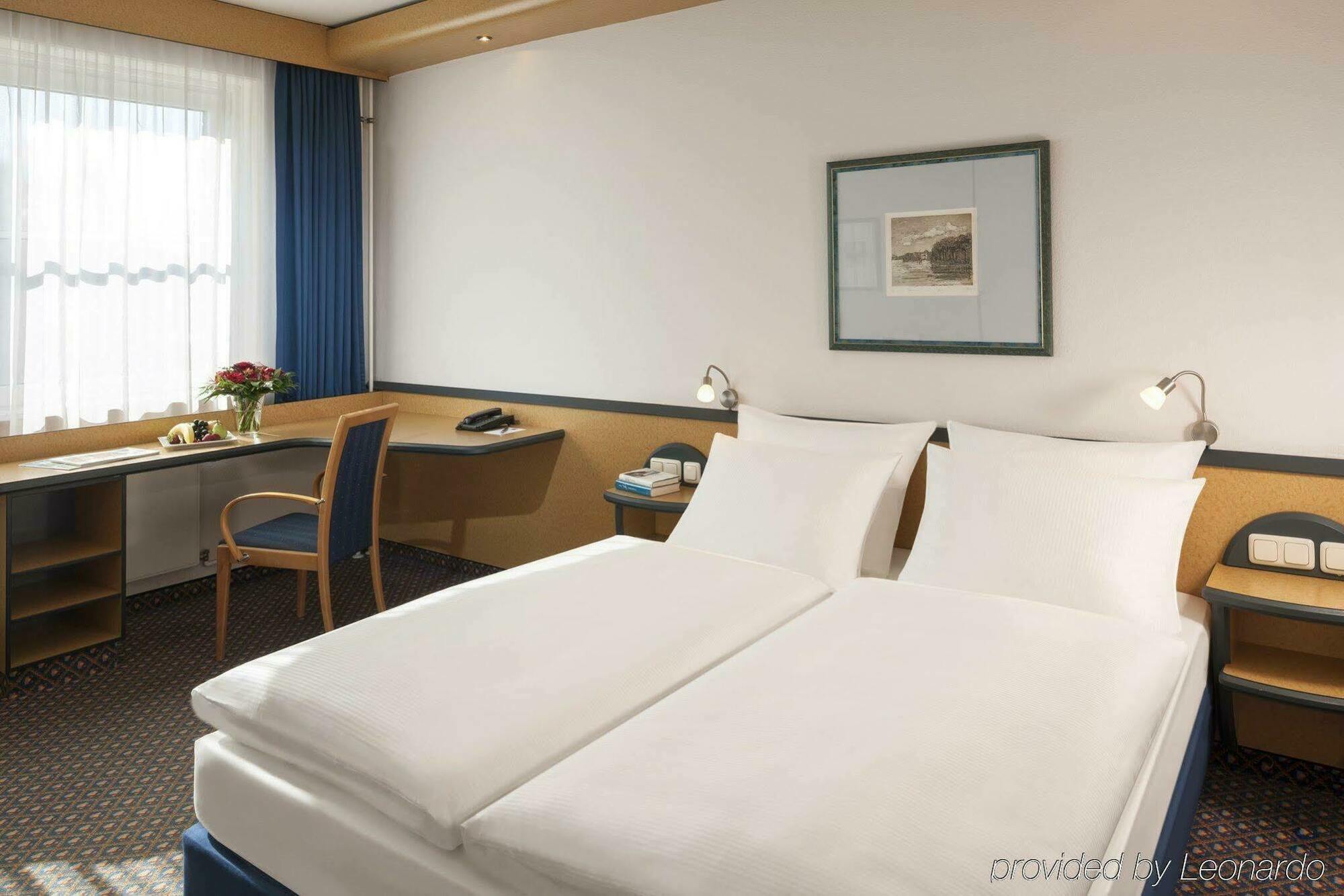 Dorint Airport-Hotel Berlin-Tegel Экстерьер фото