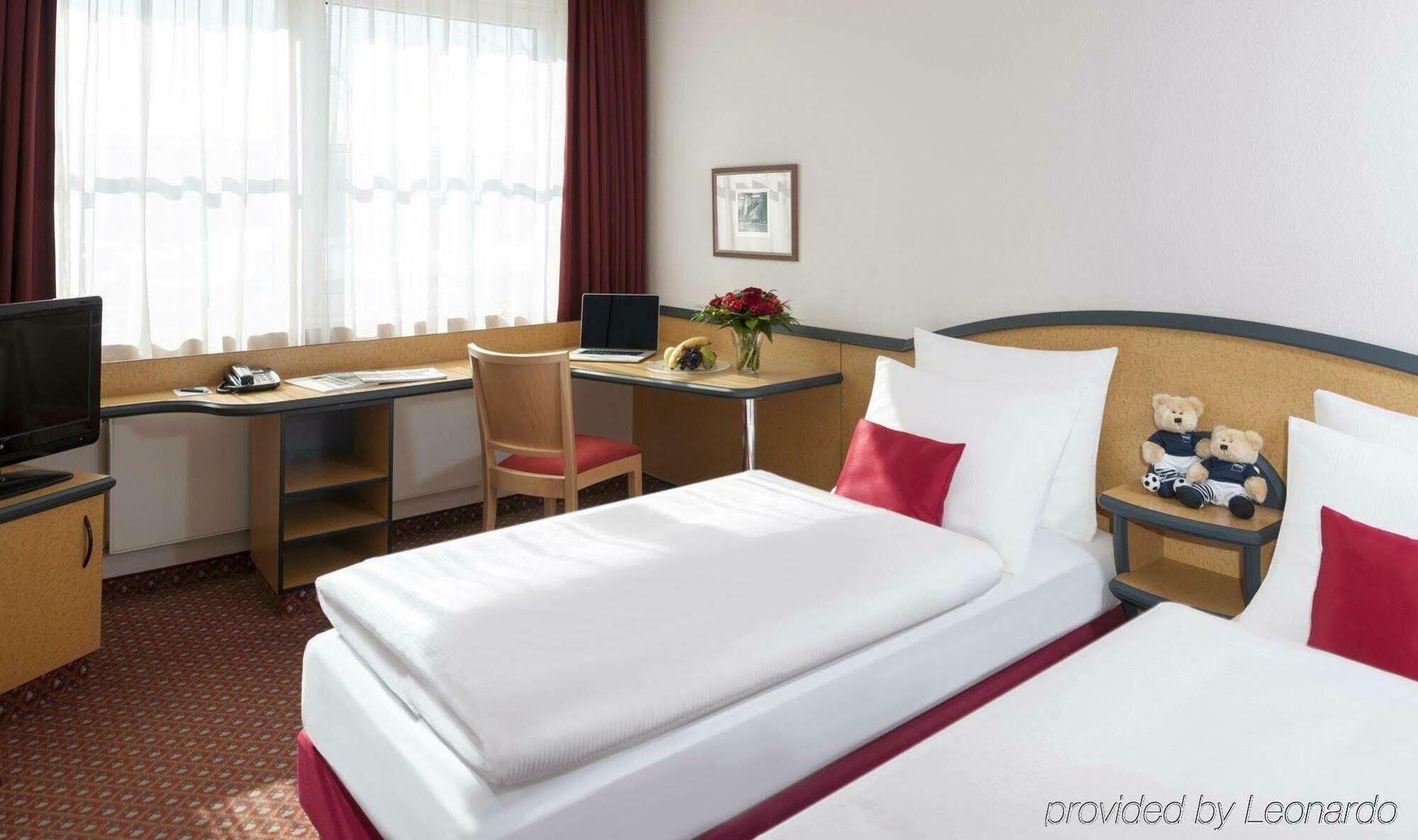 Dorint Airport-Hotel Berlin-Tegel Экстерьер фото